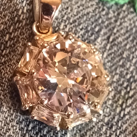 Sterling silver cz pendant. - Picture 1 of 4